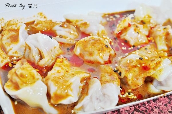 龍潭菜市場美食兒子乾麵排骨酥香菇肉燥飯紅油抄手