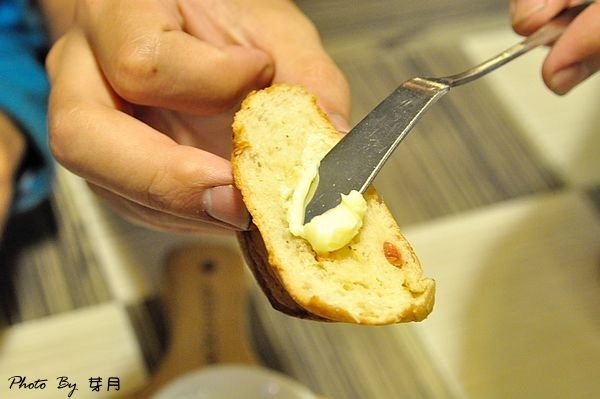 中壢美食blacksheep加州黑羊火烤餐廳天然酵母酸麵包豬肋排