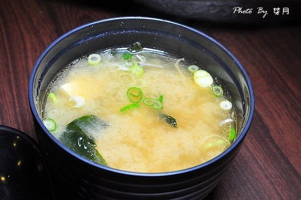 台北火車站美食京站匠太郎創意日式料理麻糬蟹肉玉子燒干貝佐海膽鮭魚火焰壽司六貫手握