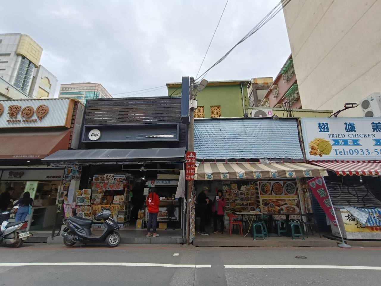 中壢小吃,中壢早午餐,中壢火車站美食,浮誇美食,炒麵,熱壓吐司,爆量蝦蝦飯,蛋炒飯40元