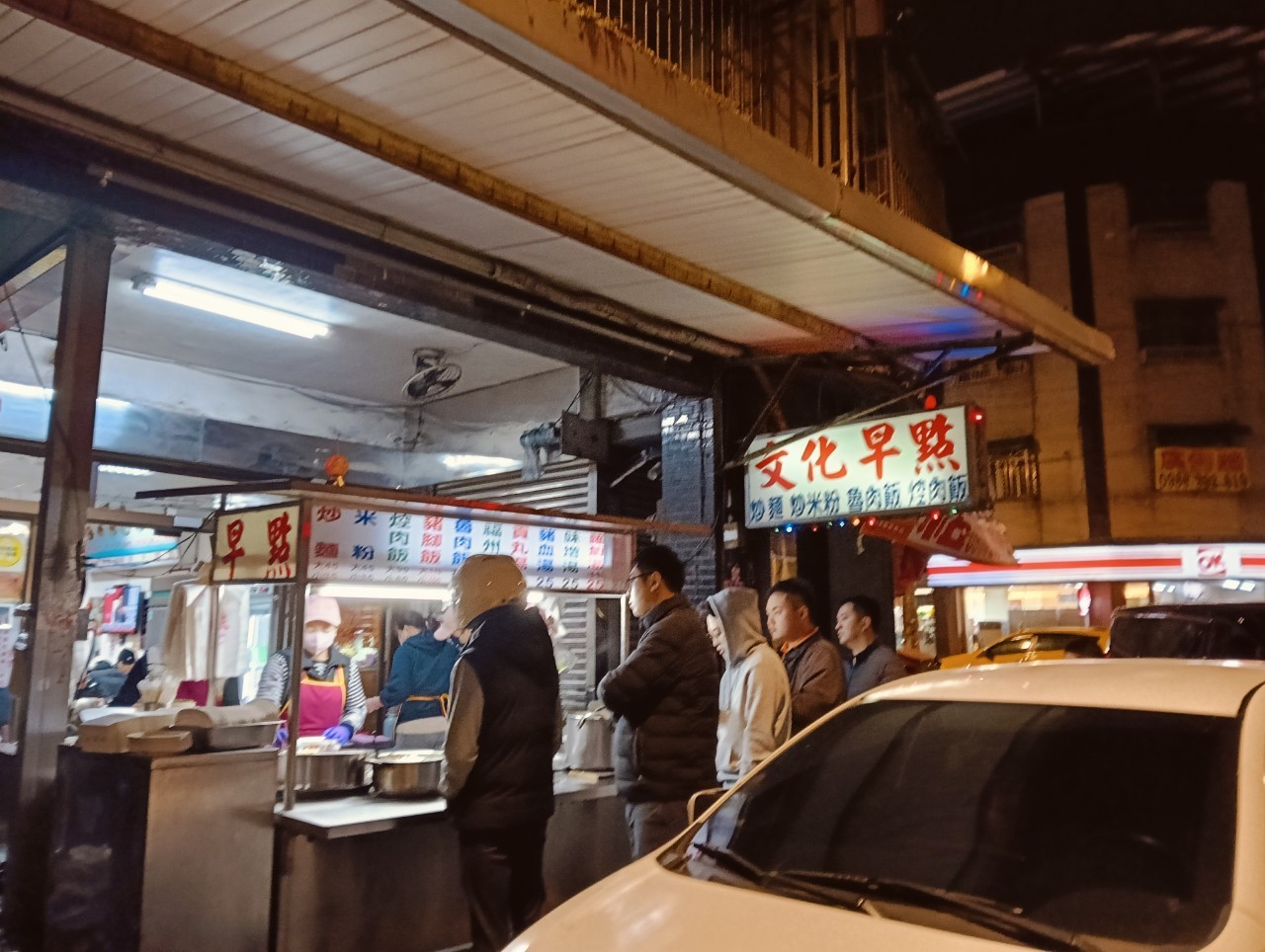 中壢宵夜,中壢早午餐,中式早點,內壢宵夜第一,內壢美食,在地人,排隊,最強焢肉飯,豬腳