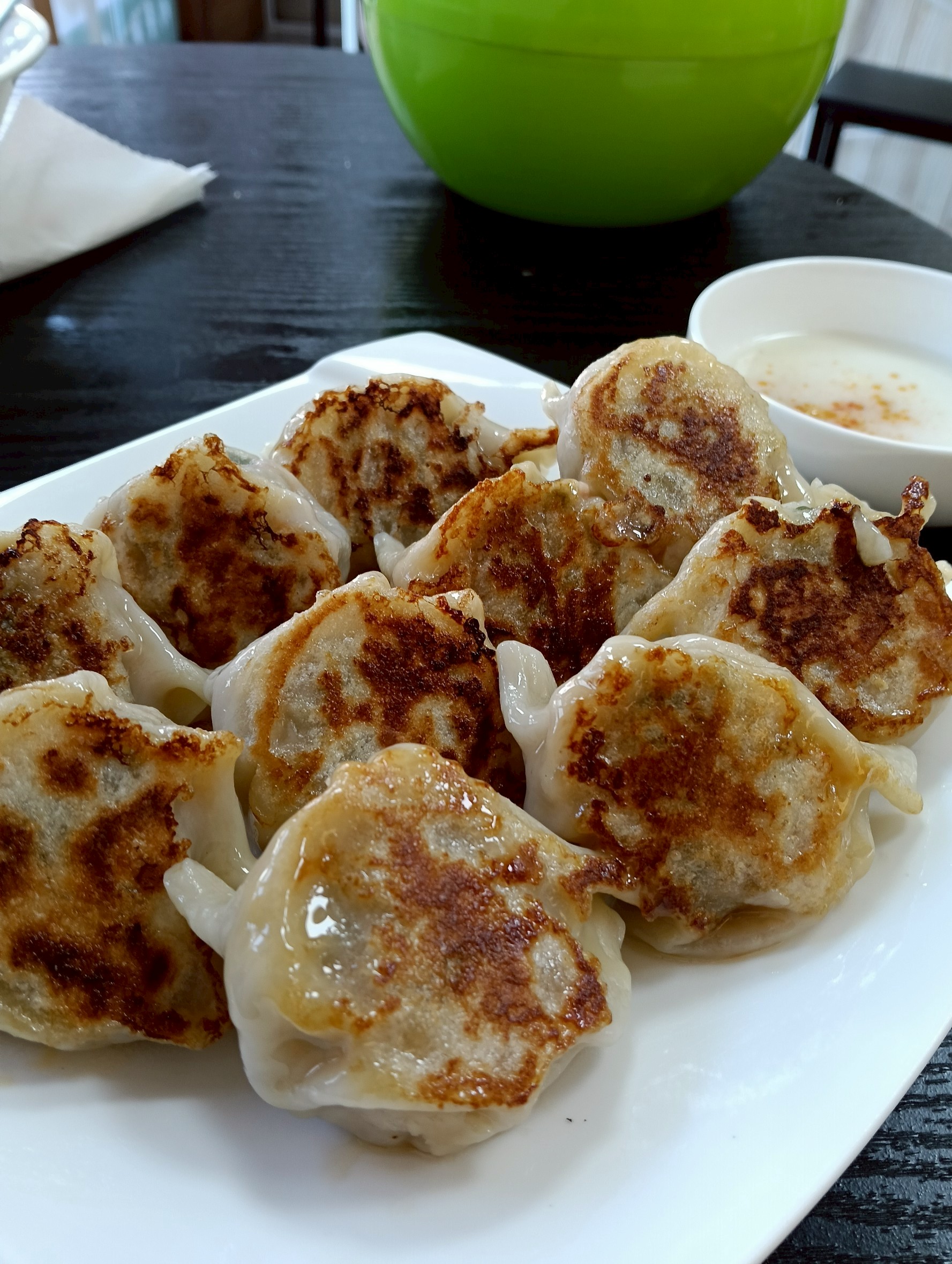 楊梅美食,埔心圖書館,埔心公園,菜市場,治平高中,學區美食,百元美食,大份量,小村涼麵,泰式打拋豬煎餃,泰式煎餃,咖哩雞飯,雞絲涼麵,蒜辣醬