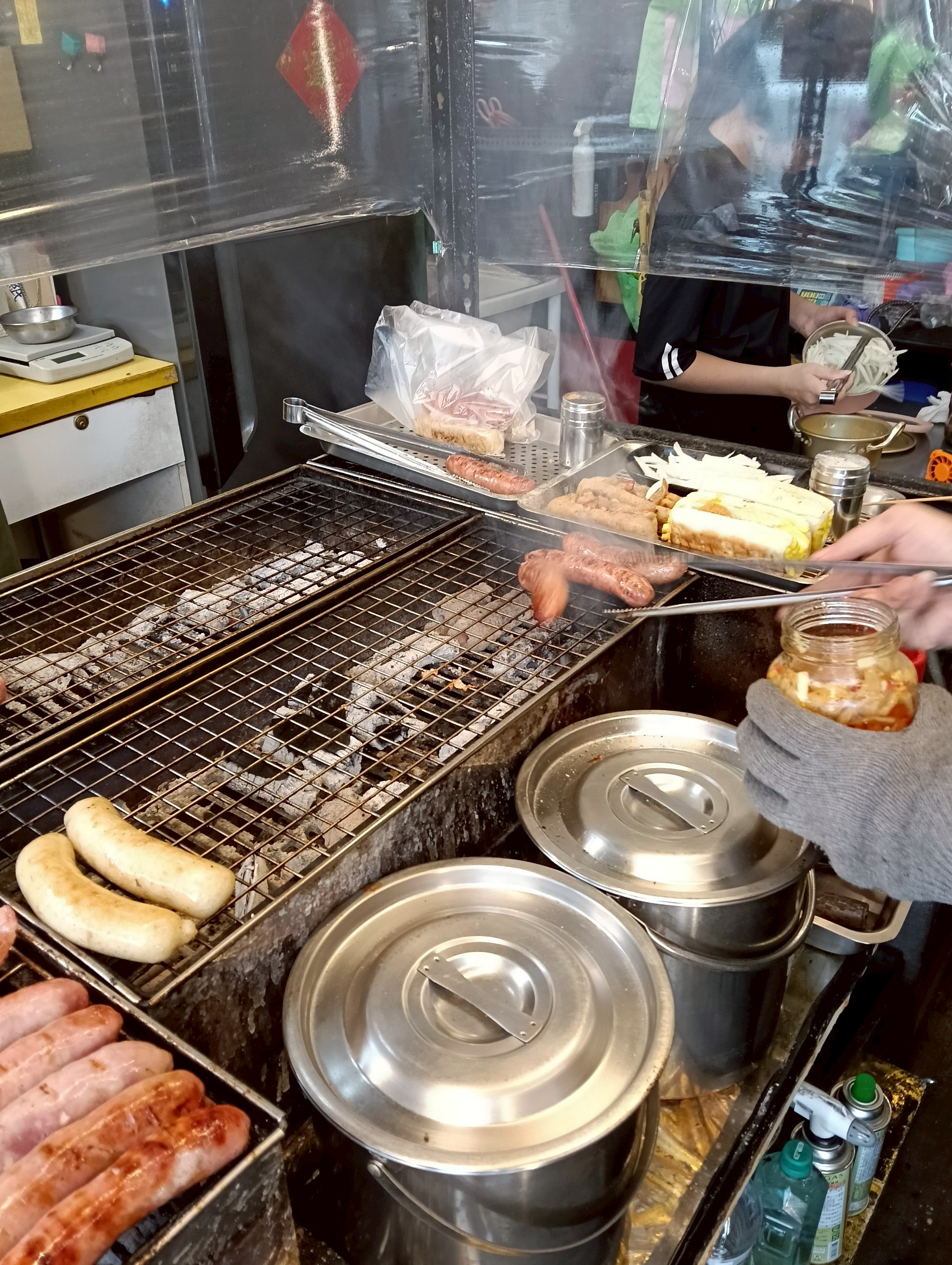 國3,大溪下午茶,大溪交流道,大溪美食,大溪香腸哥,排隊,腸香絲守,銀絲卷包香腸,銀絲卷包鹹豬肉,預約,食尚玩家推薦