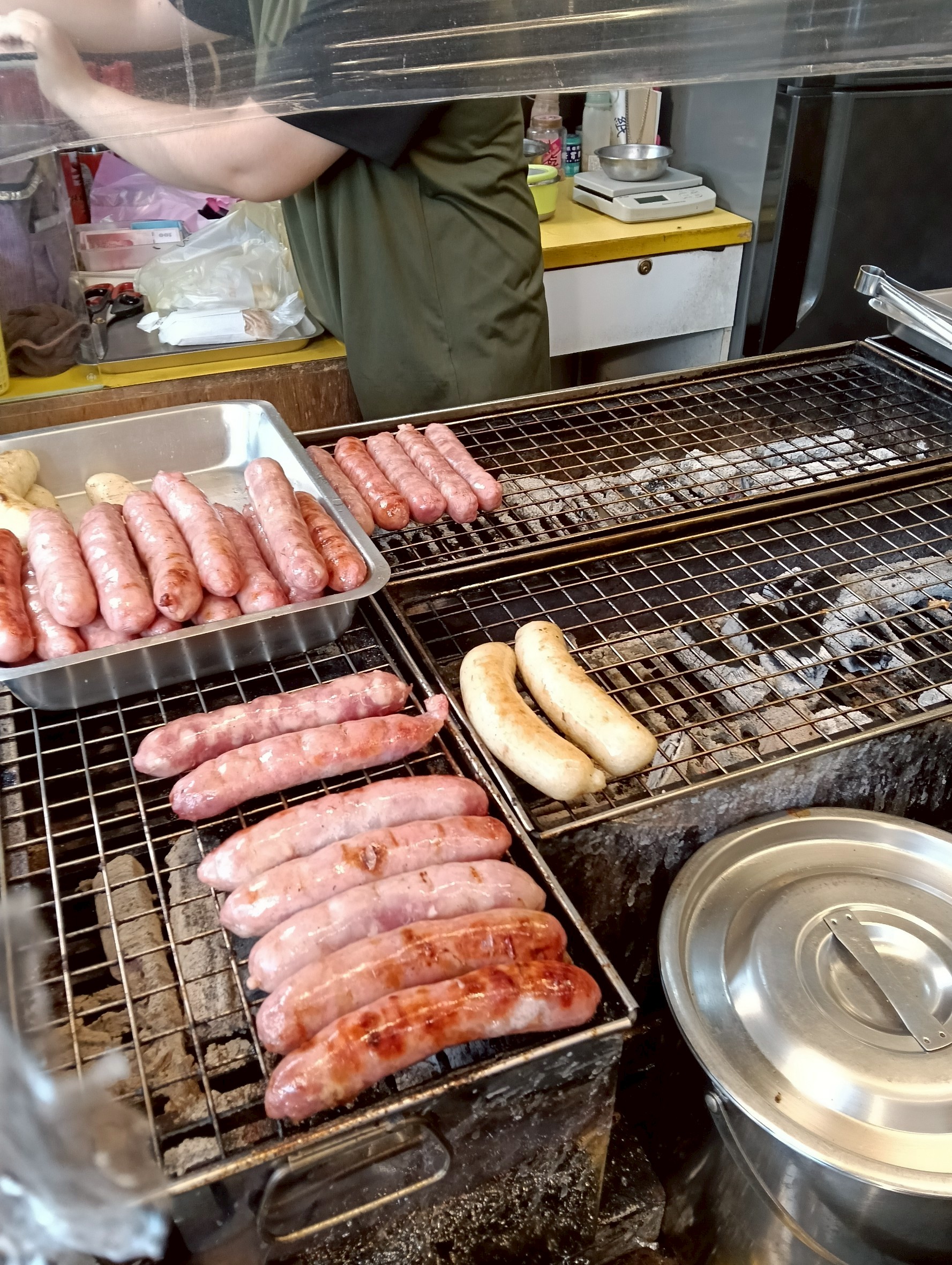 國3,大溪下午茶,大溪交流道,大溪美食,大溪香腸哥,排隊,腸香絲守,銀絲卷包香腸,銀絲卷包鹹豬肉,預約,食尚玩家推薦