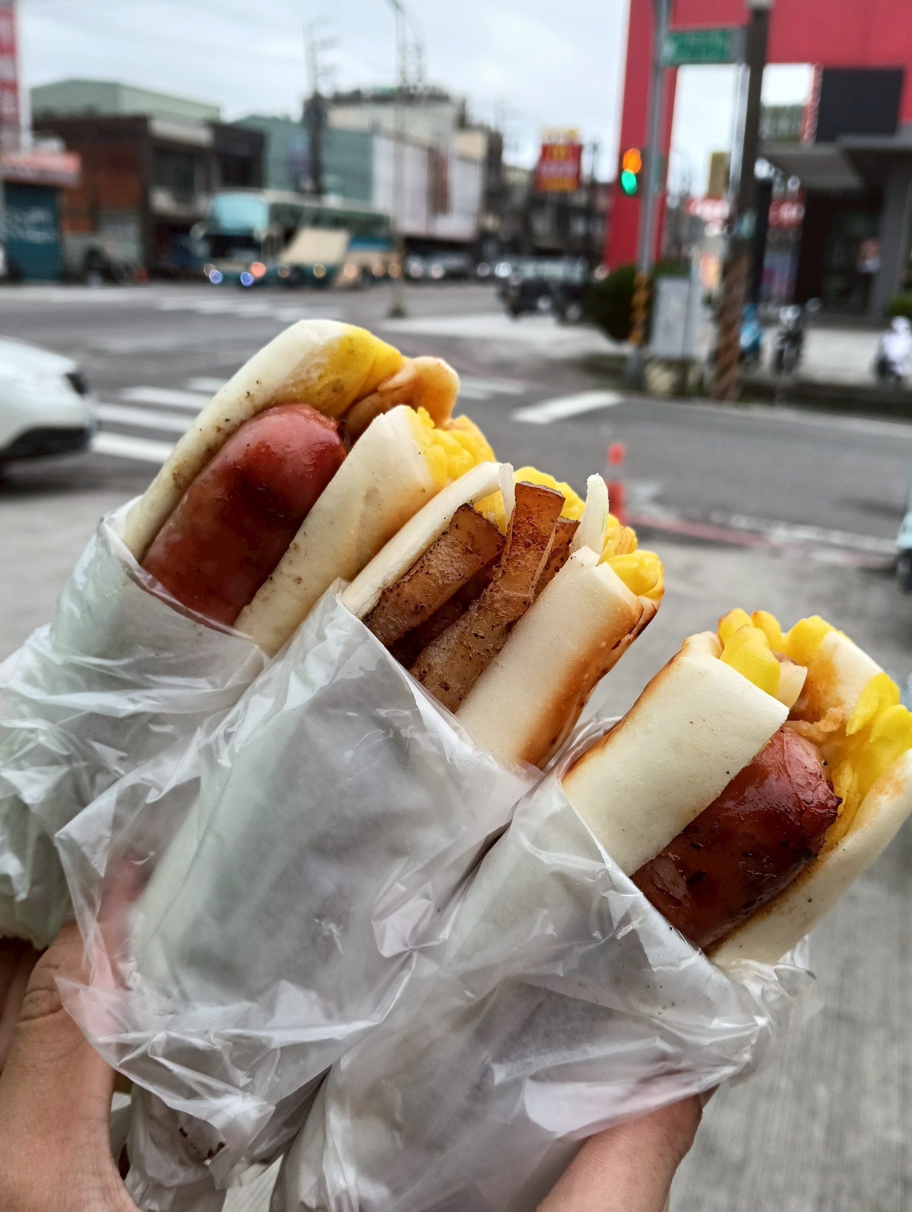 國3,大溪下午茶,大溪交流道,大溪美食,大溪香腸哥,排隊,腸香絲守,銀絲卷包香腸,銀絲卷包鹹豬肉,預約,食尚玩家推薦