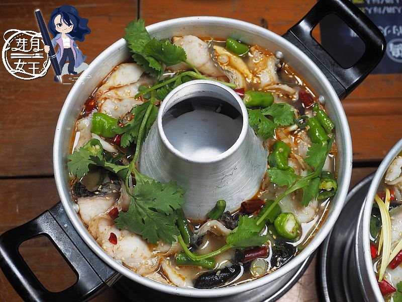 市井小火鍋,新開幕,楊梅分局,楊梅小火鍋,楊梅火車站,楊梅美食,楊梅酸菜魚,比酸菜魚還要好吃的火鍋雞,火鍋雞,薑太宮,買一送一
