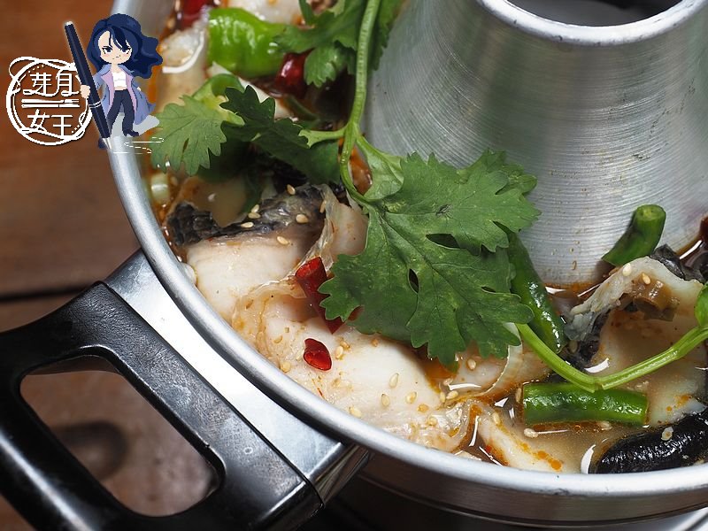 市井小火鍋,新開幕,楊梅分局,楊梅小火鍋,楊梅火車站,楊梅美食,楊梅酸菜魚,比酸菜魚還要好吃的火鍋雞,火鍋雞,薑太宮,買一送一