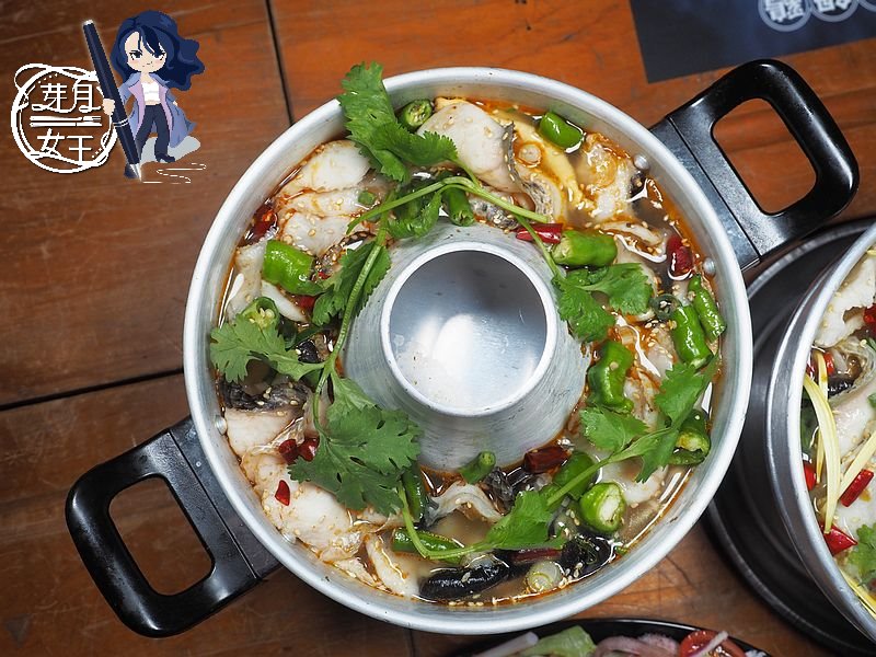 市井小火鍋,新開幕,楊梅分局,楊梅小火鍋,楊梅火車站,楊梅美食,楊梅酸菜魚,比酸菜魚還要好吃的火鍋雞,火鍋雞,薑太宮,買一送一