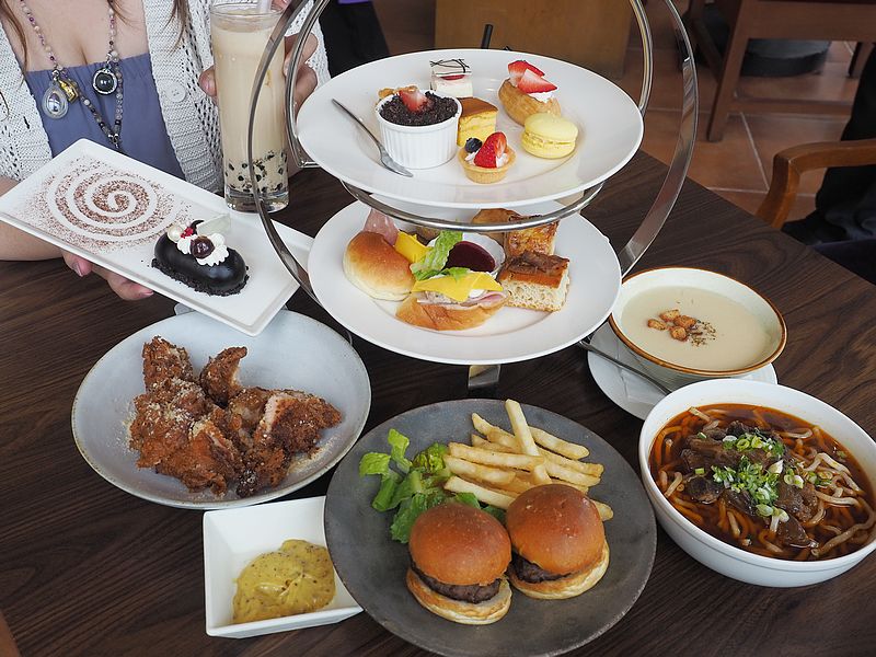 網站近期文章：桃園中壢住宿-南方莊園渡假飯店（餐飲)-一泊二食讓你從晚上飽到隔天，下午茶也很精緻  （邀約）
