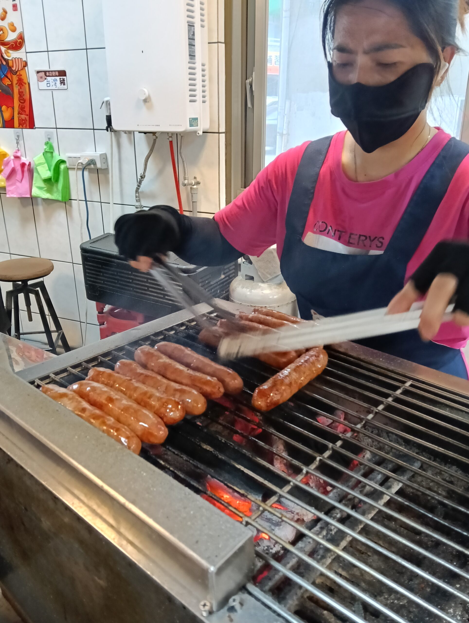 中壢下午茶,中壢小吃,中壢美食,大崙國小,大崙美食,大崙遊泳池,微笑香腸,男子漢套餐,銀絲香腸卷,高鐵橋下
