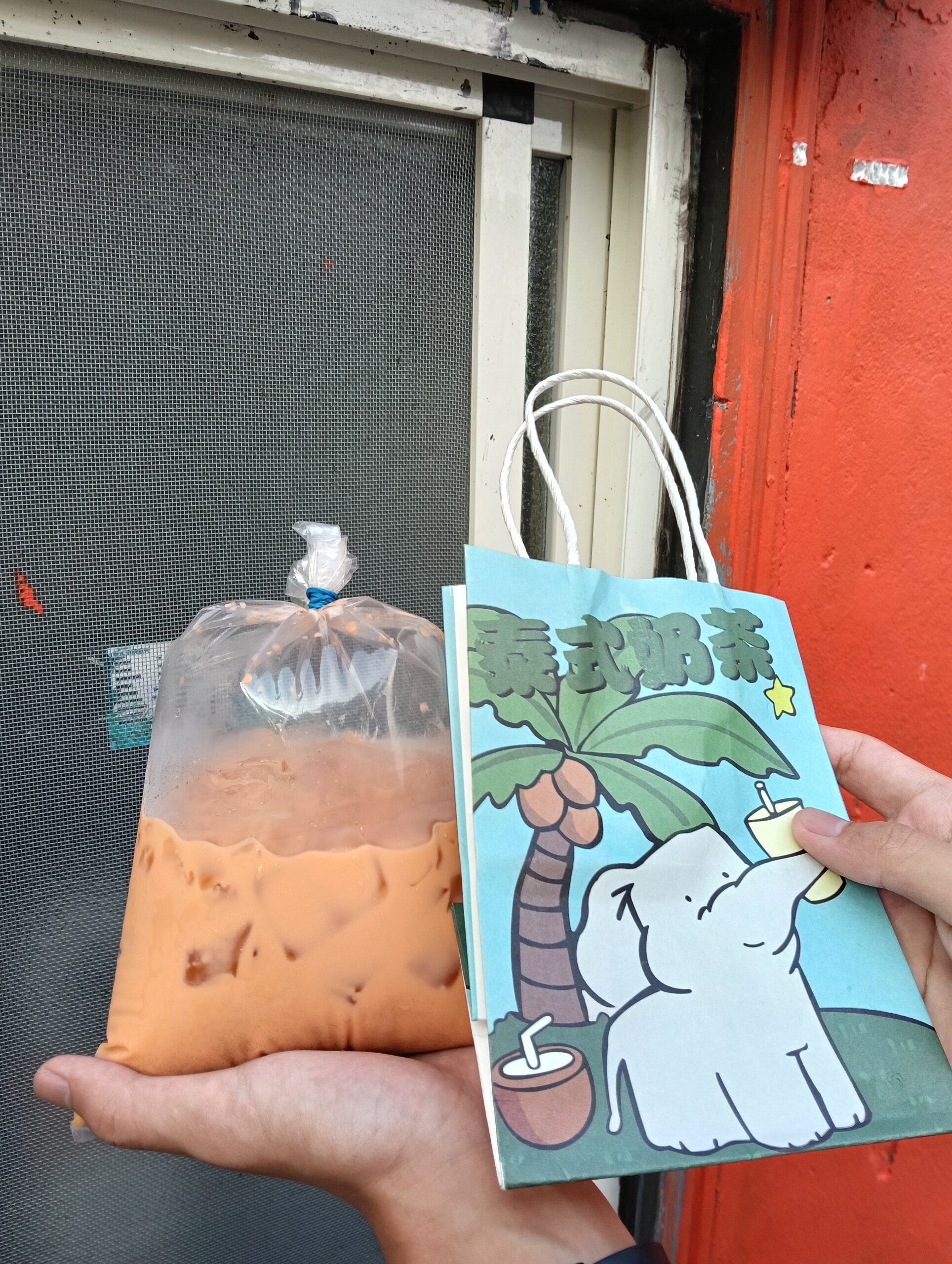中壢美食,中壢飲料,士校,暴打前女友,暴打前男友,泰式奶茶老撾咖啡,袋裝,龍岡圖書館,龍岡美食,龍東路