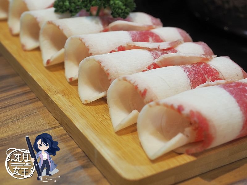 桃園中壢美食-売鍋-中壢龍岡店-商業午餐不用400元還有自助吧吃到飽,數種湯底令人驚艷 (邀約) @民宿女王芽月-美食.旅遊.全台趴趴走 @民宿女王芽月-美食.旅遊.全台趴趴走