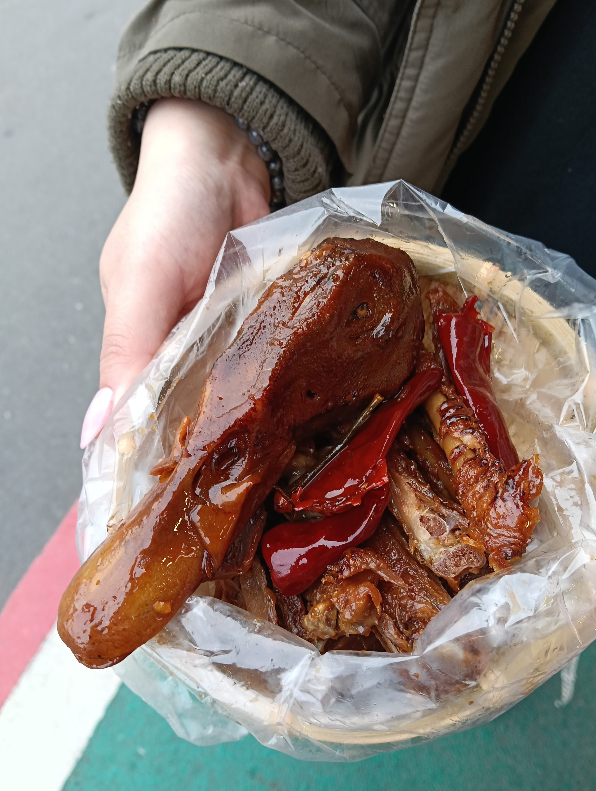 桃園中壢美食-追蕾醬香黑鴨中壢店-現煮現滷的焦糖香滷味,鴨頭鴨脖香辣好吃!! (邀約) @民宿女王芽月-美食.旅遊.全台趴趴走 @民宿女王芽月-美食.旅遊.全台趴趴走