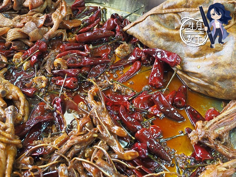 桃園中壢美食-追蕾醬香黑鴨中壢店-現煮現滷的焦糖香滷味,鴨頭鴨脖香辣好吃!! (邀約) @民宿女王芽月-美食.旅遊.全台趴趴走 @民宿女王芽月-美食.旅遊.全台趴趴走