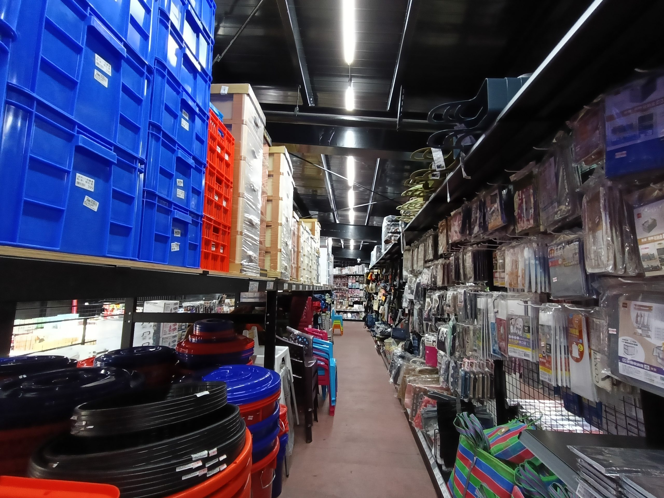 桃園新屋景點-兆鑫食品五金賣場新屋店-一進來就真的出不去的小型百貨商場,太好買了! @民宿女王芽月-美食.旅遊.全台趴趴走 @民宿女王芽月-美食.旅遊.全台趴趴走