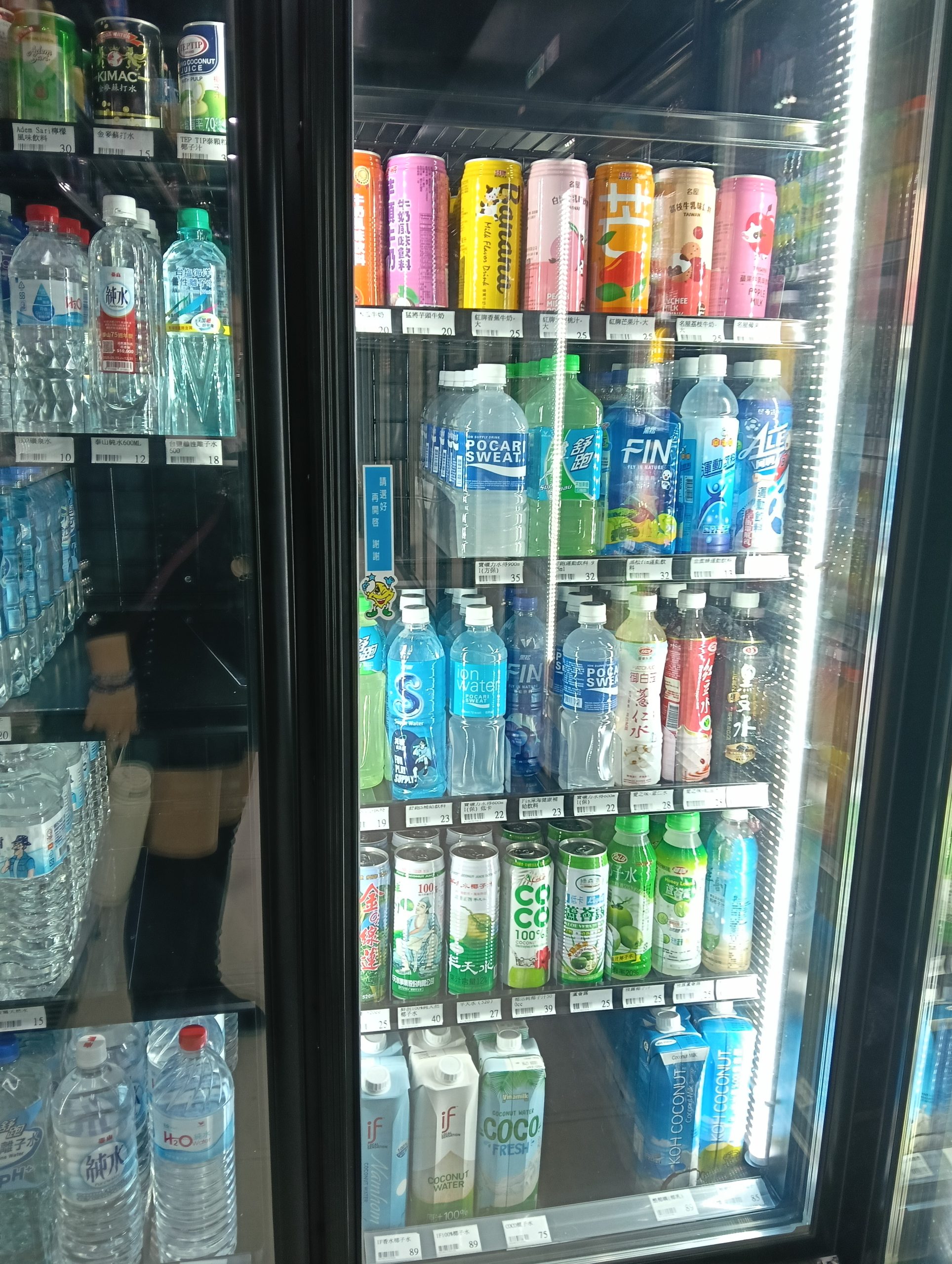 桃園新屋景點-兆鑫食品五金賣場新屋店-一進來就真的出不去的小型百貨商場,太好買了! @民宿女王芽月-美食.旅遊.全台趴趴走 @民宿女王芽月-美食.旅遊.全台趴趴走