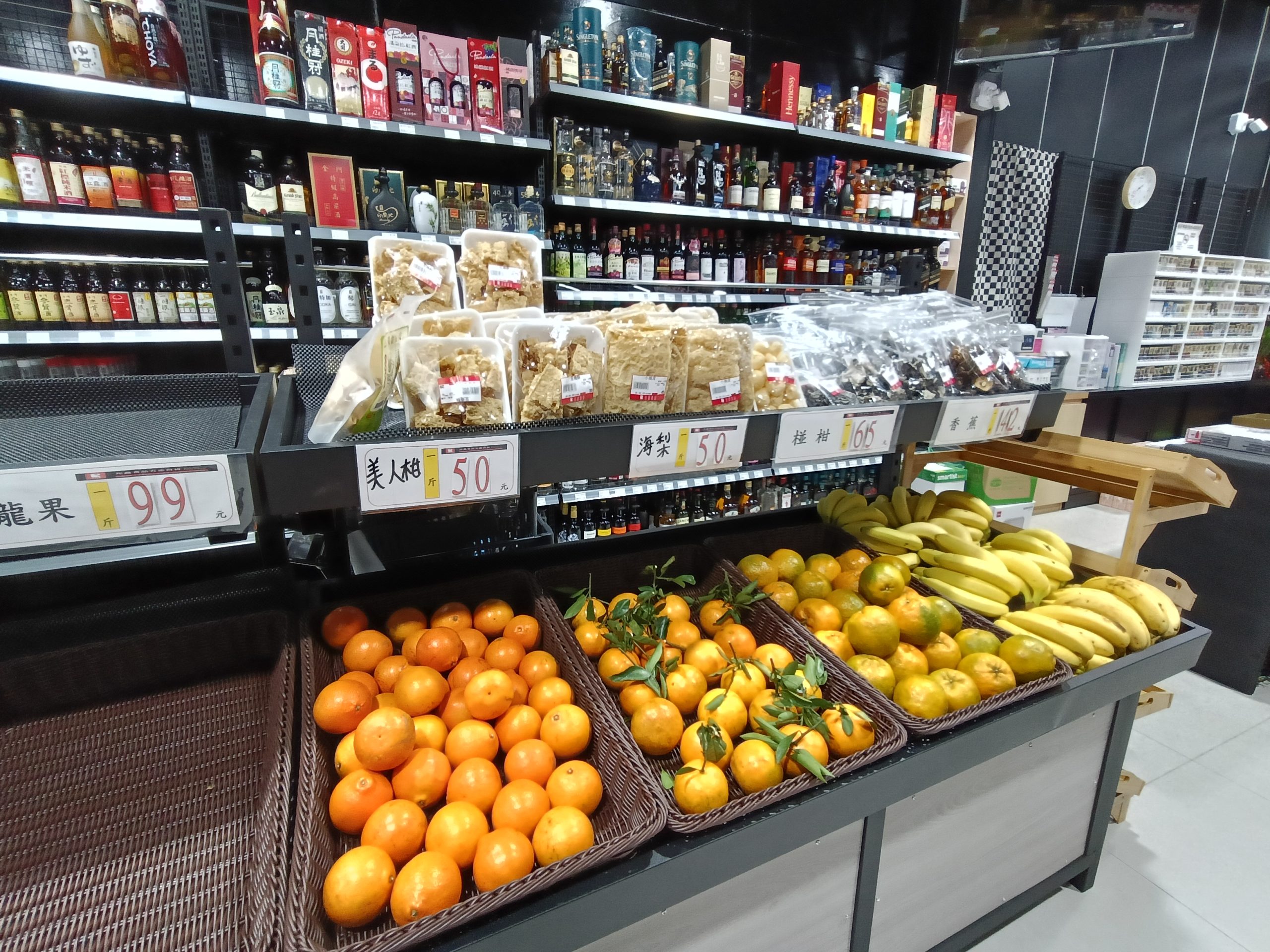 桃園新屋景點-兆鑫食品五金賣場新屋店-一進來就真的出不去的小型百貨商場,太好買了! @民宿女王芽月-美食.旅遊.全台趴趴走 @民宿女王芽月-美食.旅遊.全台趴趴走