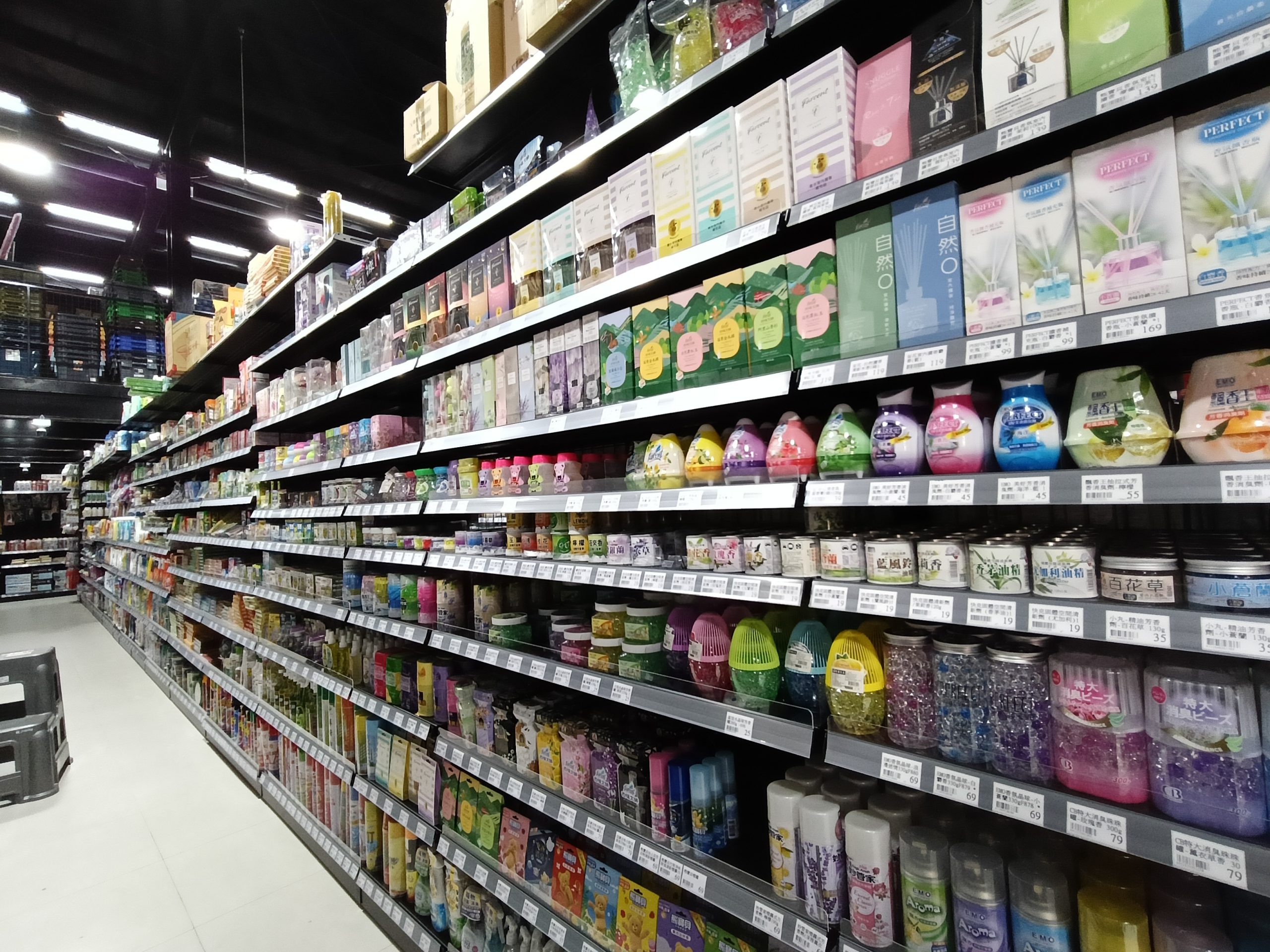 桃園新屋景點-兆鑫食品五金賣場新屋店-一進來就真的出不去的小型百貨商場,太好買了! @民宿女王芽月-美食.旅遊.全台趴趴走 @民宿女王芽月-美食.旅遊.全台趴趴走