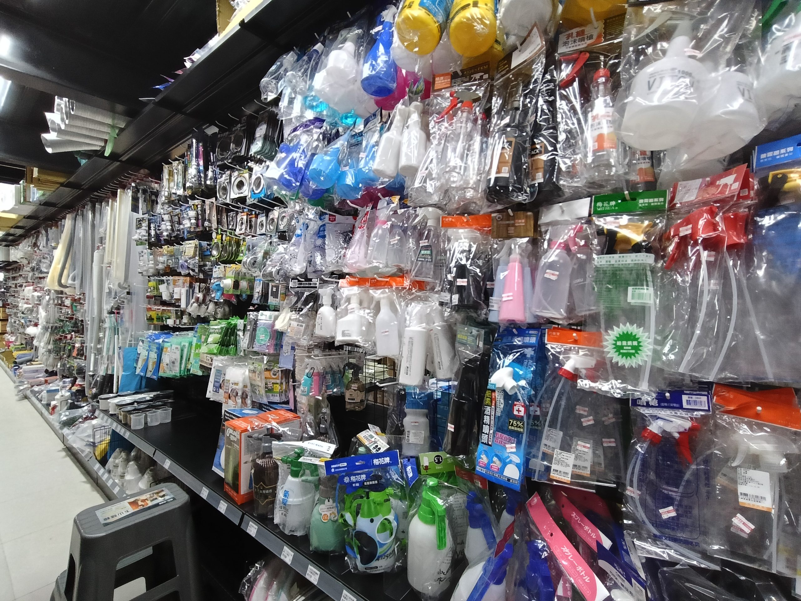 桃園新屋景點-兆鑫食品五金賣場新屋店-一進來就真的出不去的小型百貨商場,太好買了! @民宿女王芽月-美食.旅遊.全台趴趴走 @民宿女王芽月-美食.旅遊.全台趴趴走