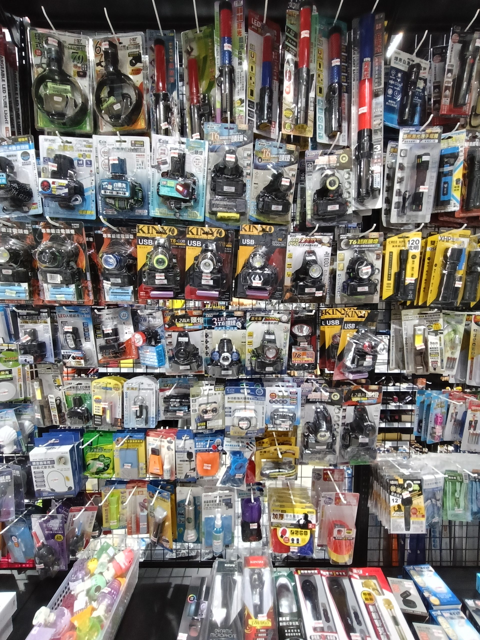 桃園新屋景點-兆鑫食品五金賣場新屋店-一進來就真的出不去的小型百貨商場,太好買了! @民宿女王芽月-美食.旅遊.全台趴趴走 @民宿女王芽月-美食.旅遊.全台趴趴走