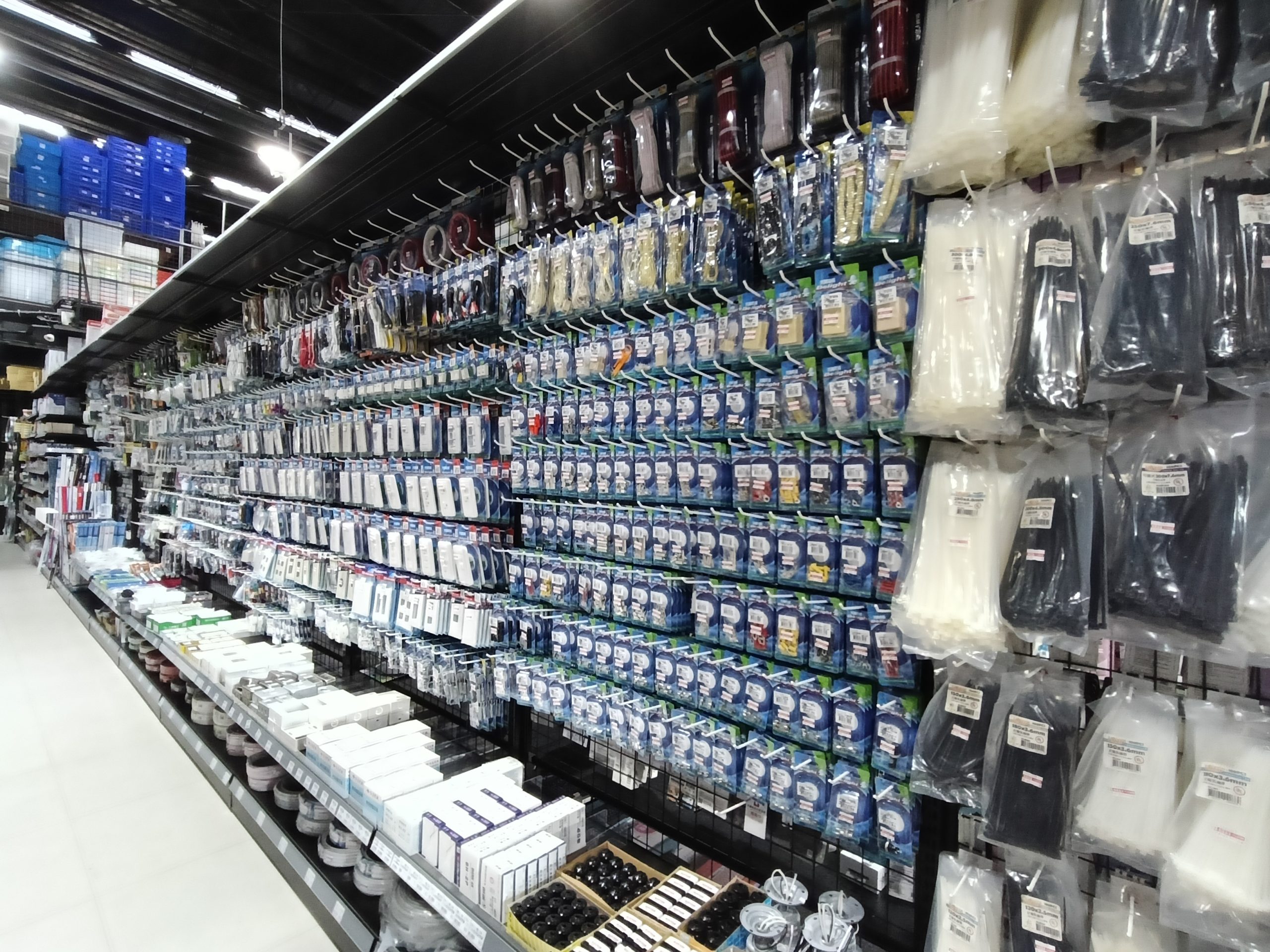 桃園新屋景點-兆鑫食品五金賣場新屋店-一進來就真的出不去的小型百貨商場,太好買了! @民宿女王芽月-美食.旅遊.全台趴趴走 @民宿女王芽月-美食.旅遊.全台趴趴走