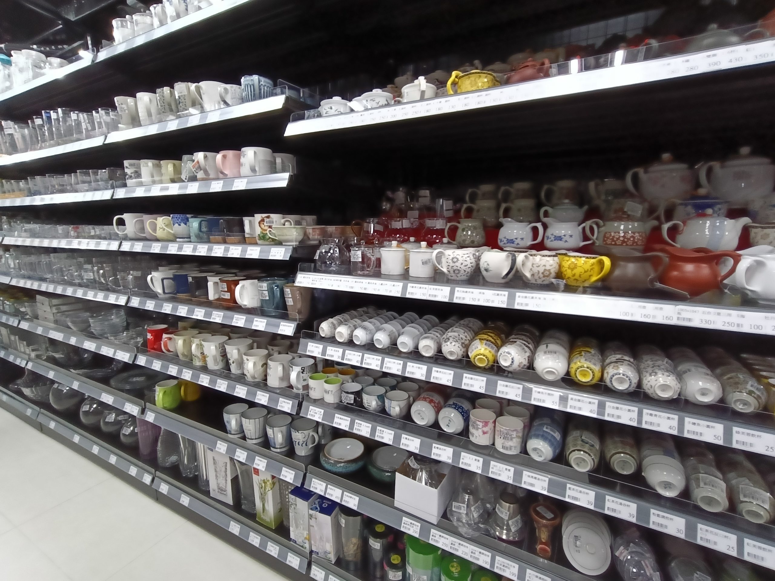 桃園新屋景點-兆鑫食品五金賣場新屋店-一進來就真的出不去的小型百貨商場,太好買了! @民宿女王芽月-美食.旅遊.全台趴趴走 @民宿女王芽月-美食.旅遊.全台趴趴走