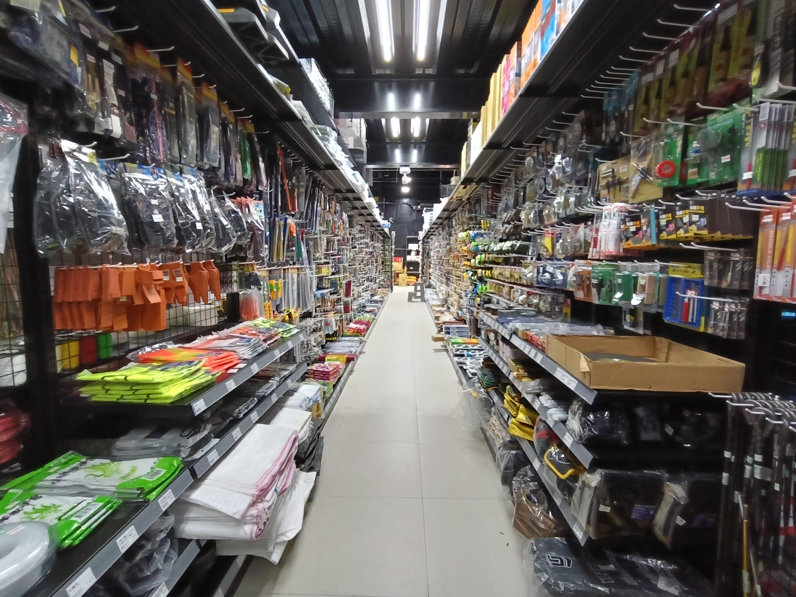 桃園新屋景點-兆鑫食品五金賣場新屋店-一進來就真的出不去的小型百貨商場,太好買了! @民宿女王芽月-美食.旅遊.全台趴趴走 @民宿女王芽月-美食.旅遊.全台趴趴走