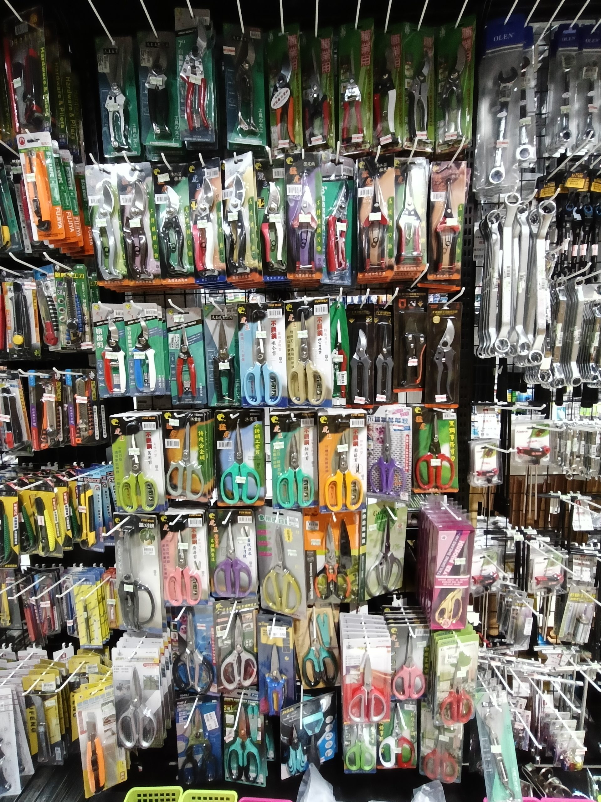 桃園新屋景點-兆鑫食品五金賣場新屋店-一進來就真的出不去的小型百貨商場,太好買了! @民宿女王芽月-美食.旅遊.全台趴趴走 @民宿女王芽月-美食.旅遊.全台趴趴走