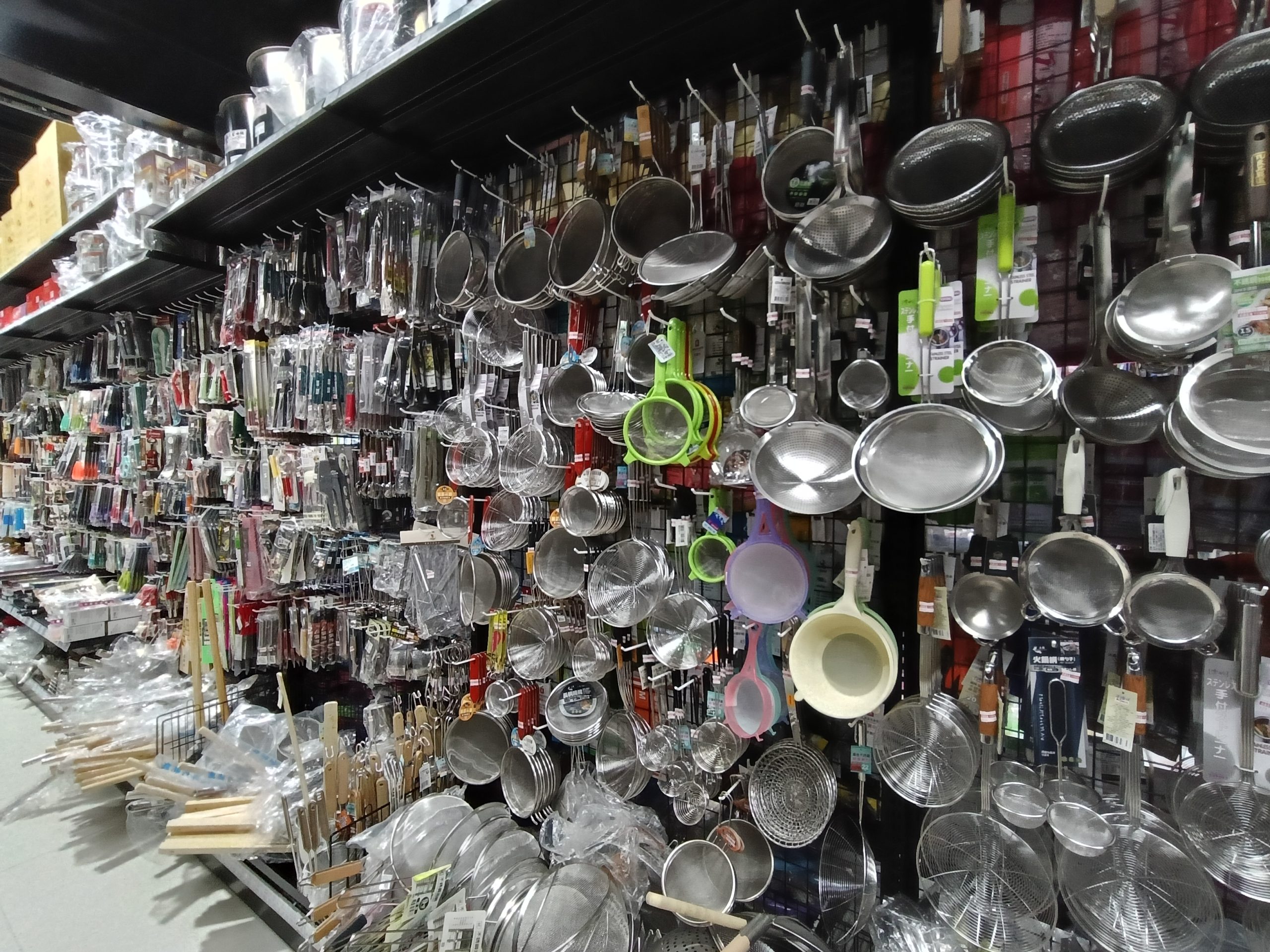 桃園新屋景點-兆鑫食品五金賣場新屋店-一進來就真的出不去的小型百貨商場,太好買了! @民宿女王芽月-美食.旅遊.全台趴趴走 @民宿女王芽月-美食.旅遊.全台趴趴走