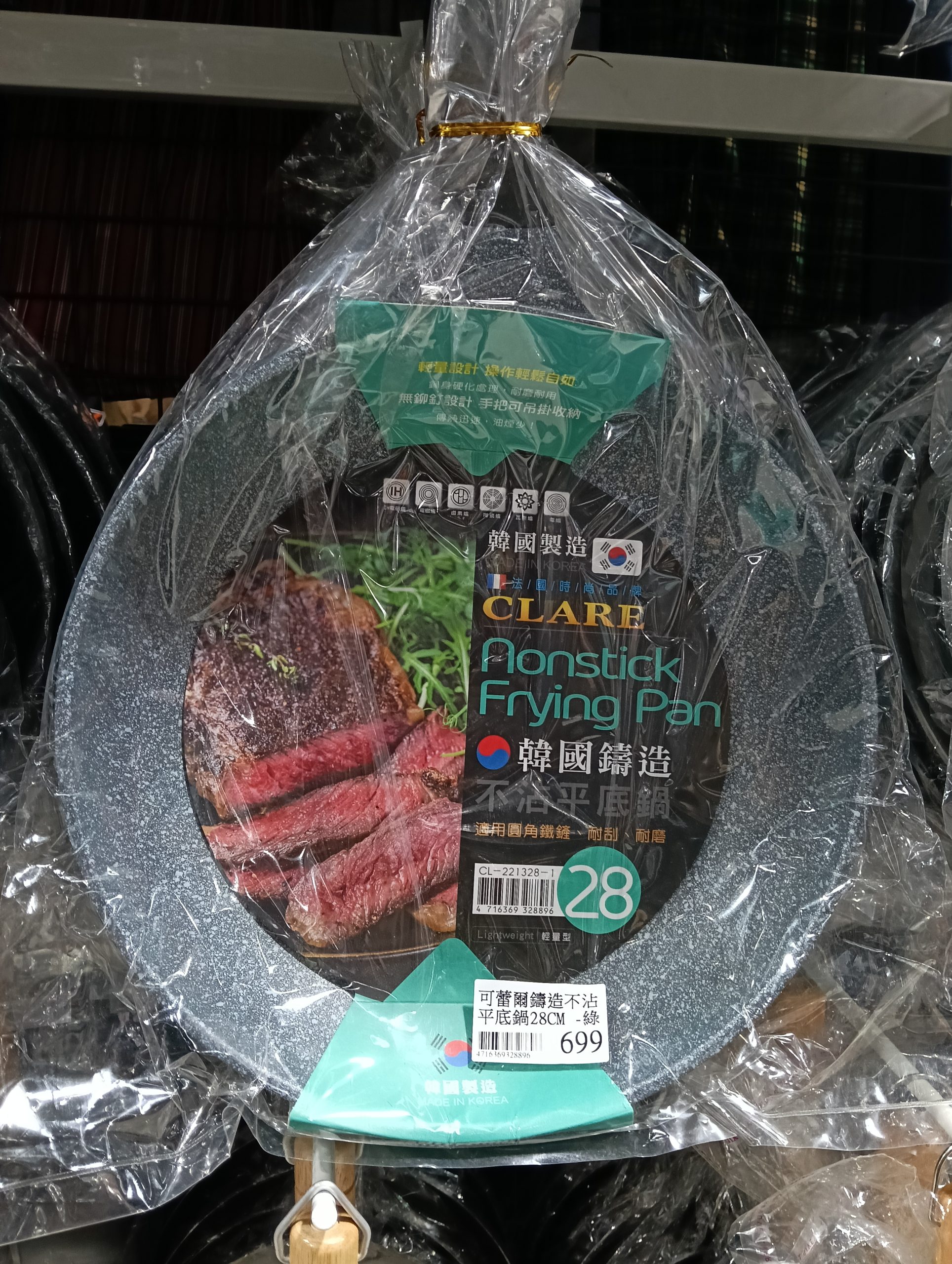 桃園新屋景點-兆鑫食品五金賣場新屋店-一進來就真的出不去的小型百貨商場,太好買了! @民宿女王芽月-美食.旅遊.全台趴趴走 @民宿女王芽月-美食.旅遊.全台趴趴走