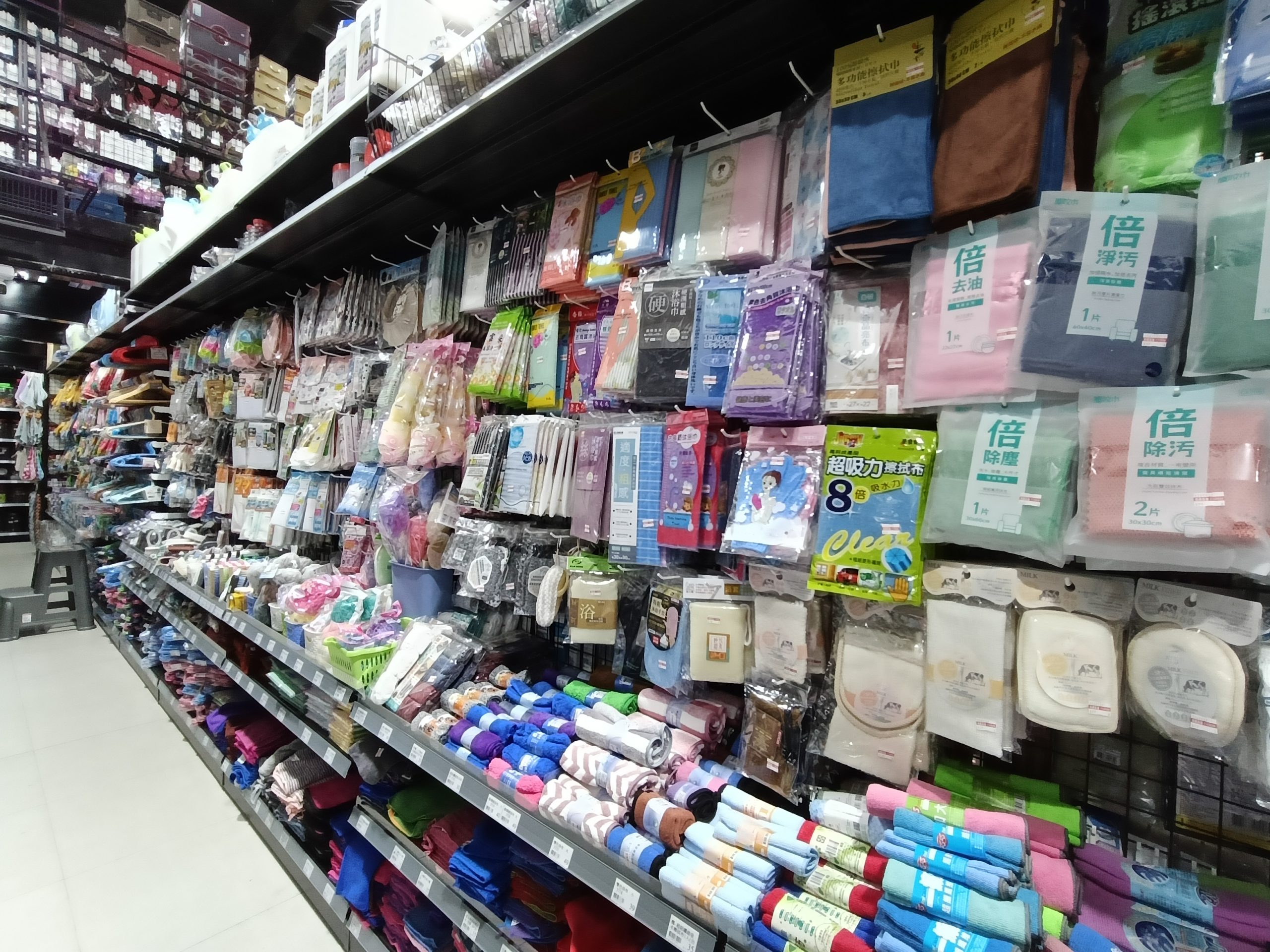 桃園新屋景點-兆鑫食品五金賣場新屋店-一進來就真的出不去的小型百貨商場,太好買了! @民宿女王芽月-美食.旅遊.全台趴趴走 @民宿女王芽月-美食.旅遊.全台趴趴走