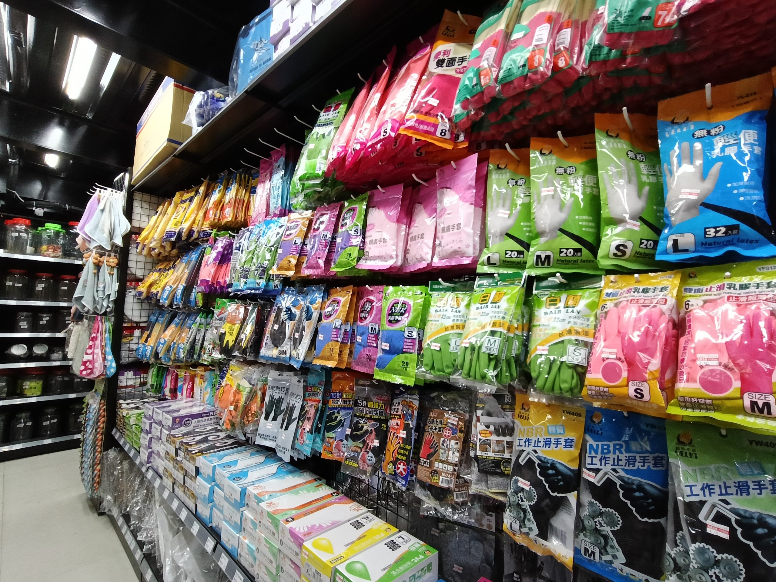 桃園新屋景點-兆鑫食品五金賣場新屋店-一進來就真的出不去的小型百貨商場,太好買了! @民宿女王芽月-美食.旅遊.全台趴趴走 @民宿女王芽月-美食.旅遊.全台趴趴走