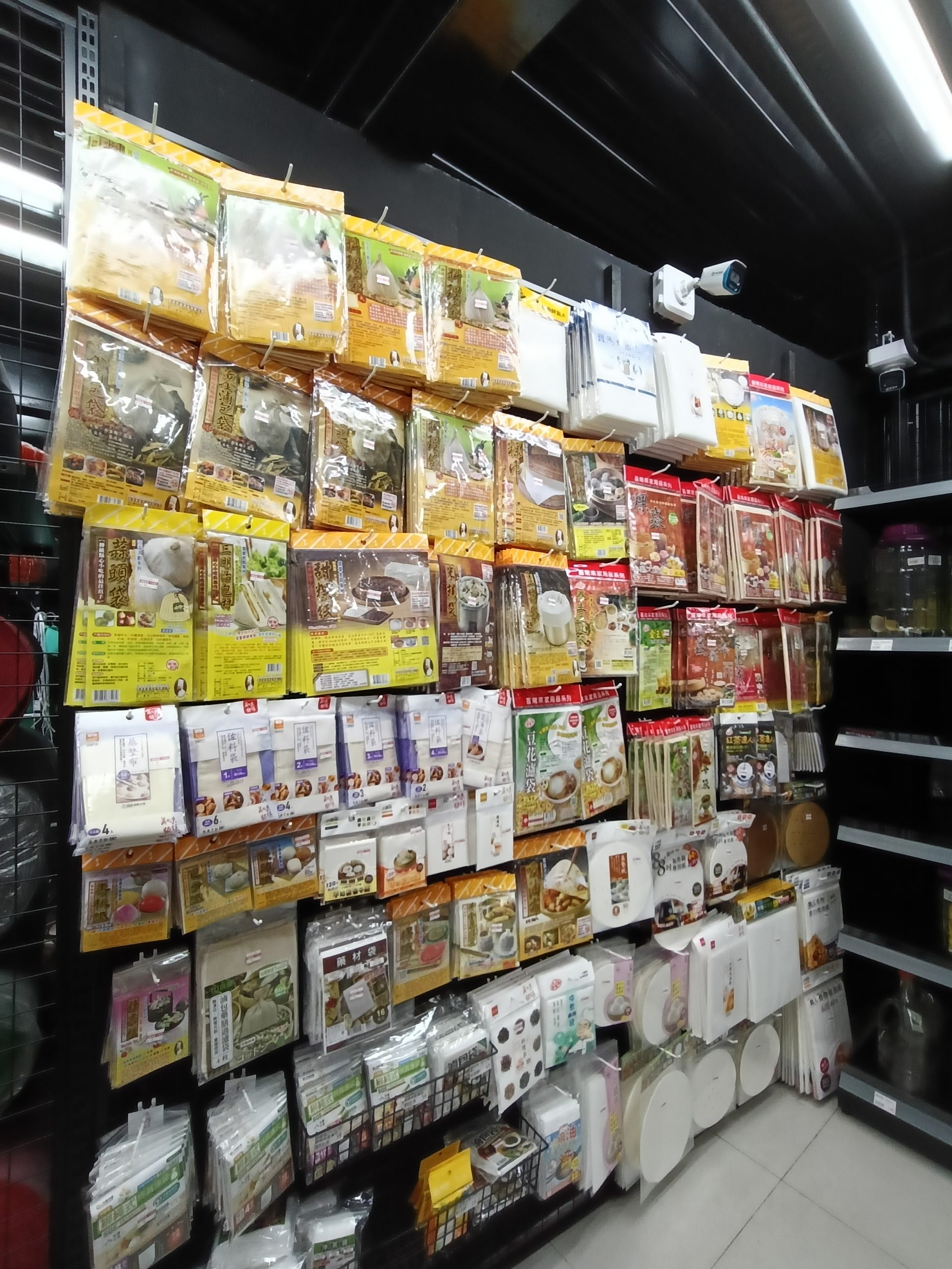 桃園新屋景點-兆鑫食品五金賣場新屋店-一進來就真的出不去的小型百貨商場,太好買了! @民宿女王芽月-美食.旅遊.全台趴趴走 @民宿女王芽月-美食.旅遊.全台趴趴走