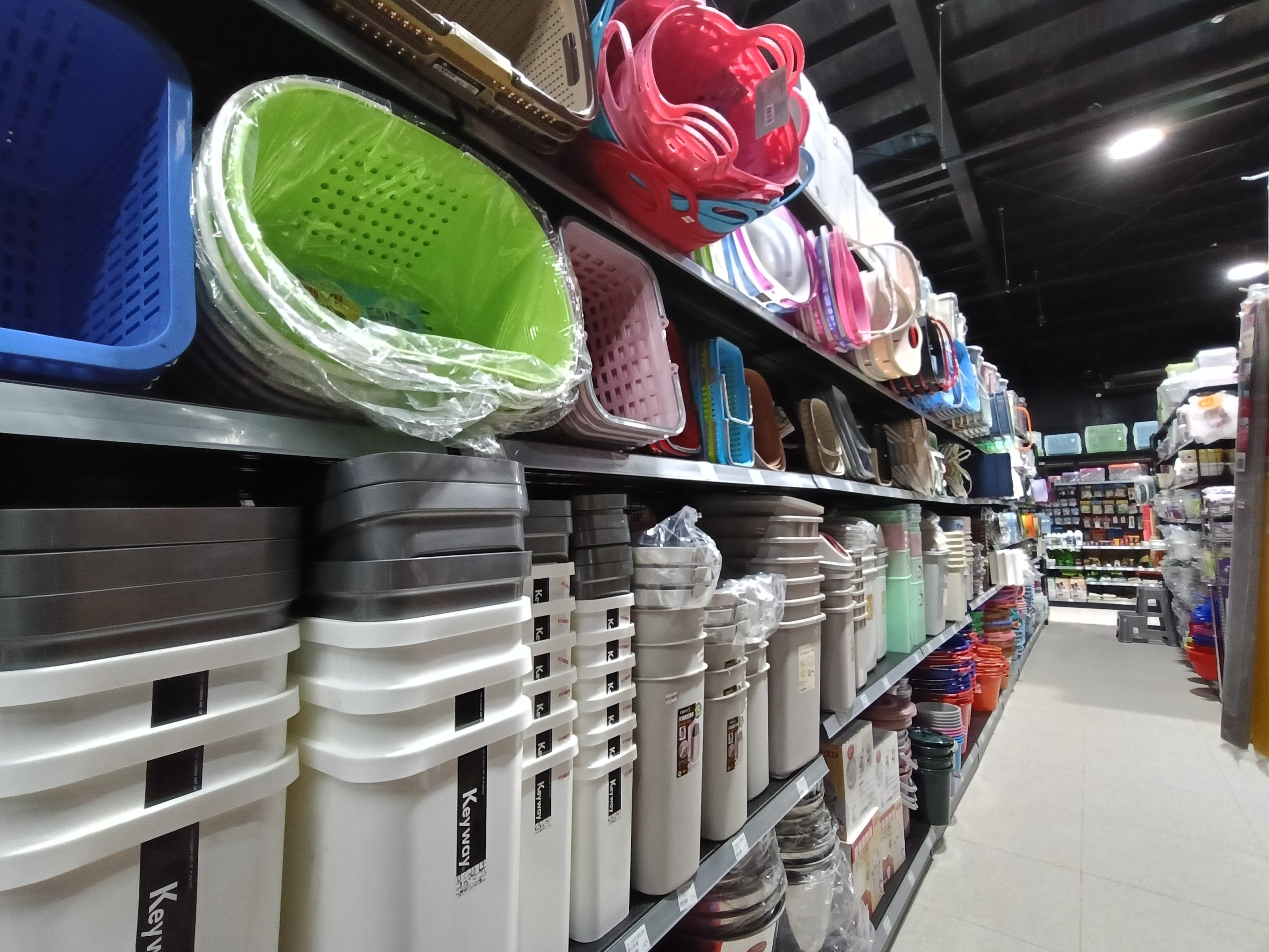 桃園新屋景點-兆鑫食品五金賣場新屋店-一進來就真的出不去的小型百貨商場,太好買了! @民宿女王芽月-美食.旅遊.全台趴趴走 @民宿女王芽月-美食.旅遊.全台趴趴走