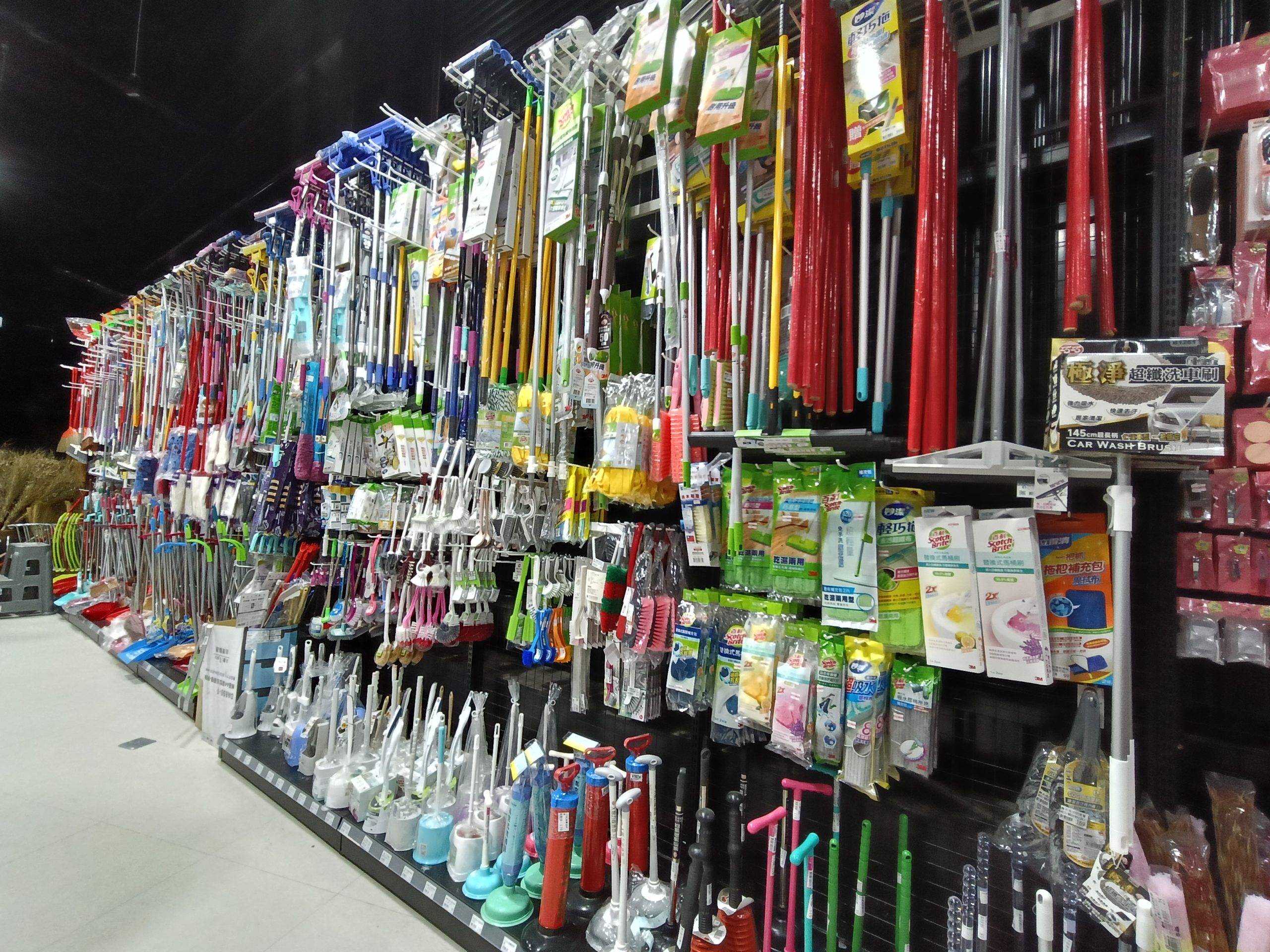 桃園新屋景點-兆鑫食品五金賣場新屋店-一進來就真的出不去的小型百貨商場,太好買了! @民宿女王芽月-美食.旅遊.全台趴趴走 @民宿女王芽月-美食.旅遊.全台趴趴走