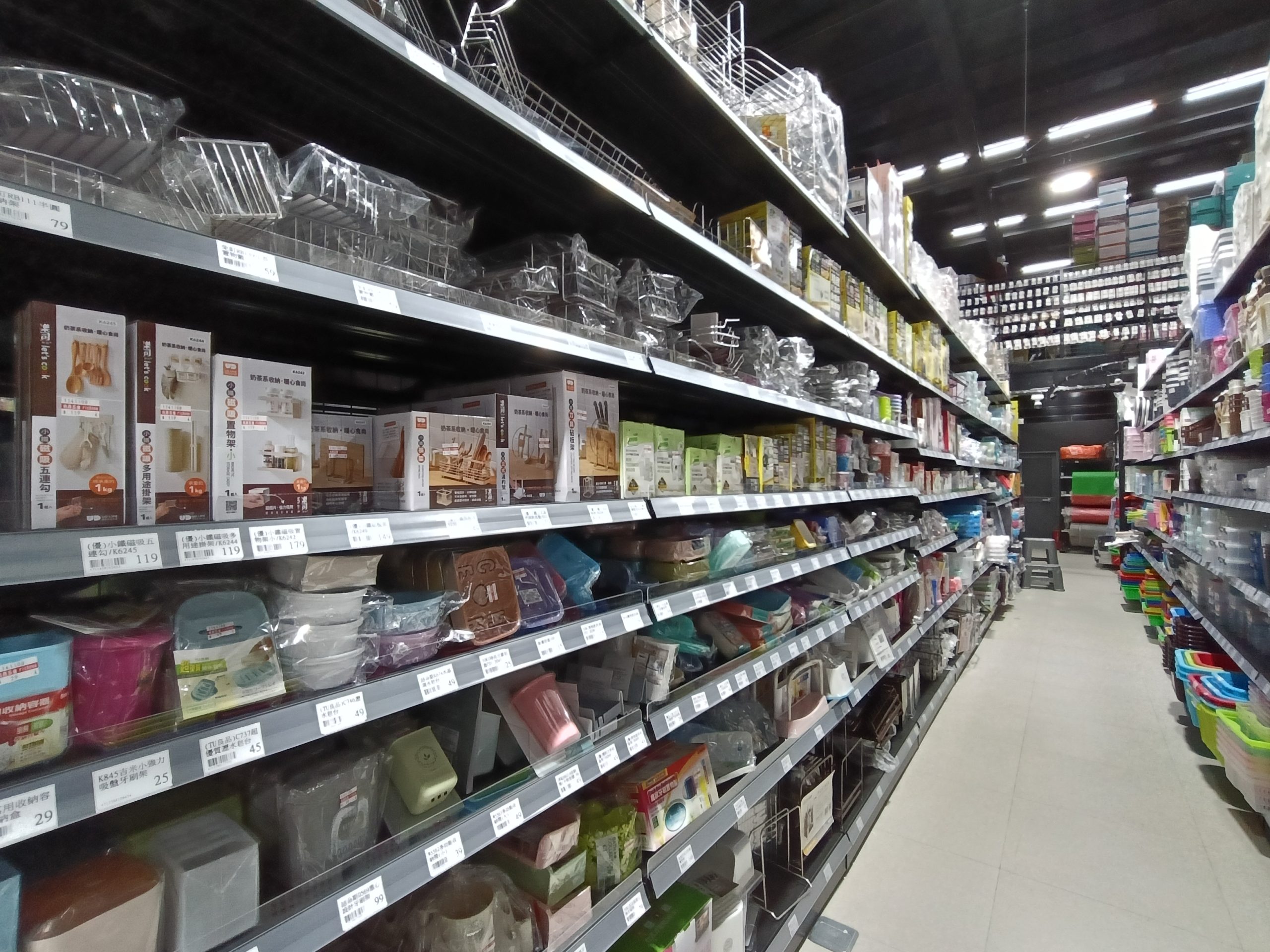 桃園新屋景點-兆鑫食品五金賣場新屋店-一進來就真的出不去的小型百貨商場,太好買了! @民宿女王芽月-美食.旅遊.全台趴趴走 @民宿女王芽月-美食.旅遊.全台趴趴走