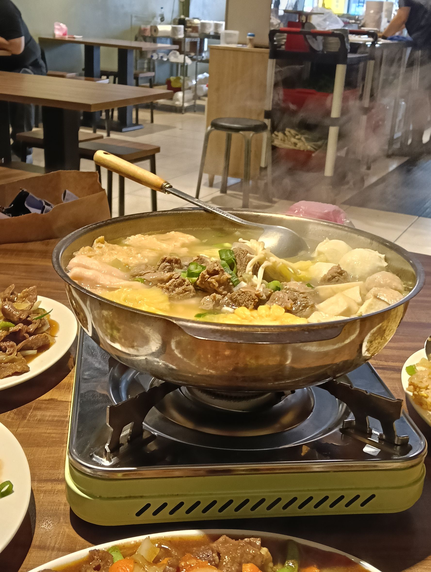 桃園美食, 中壢美食, 牛饌, 牛肉料理, 炒飯, 炒麵, 牛肉鍋, 百元料理, 學區美食, 健行科大美食, 桃園牛肉鍋, 中壢牛肉麵