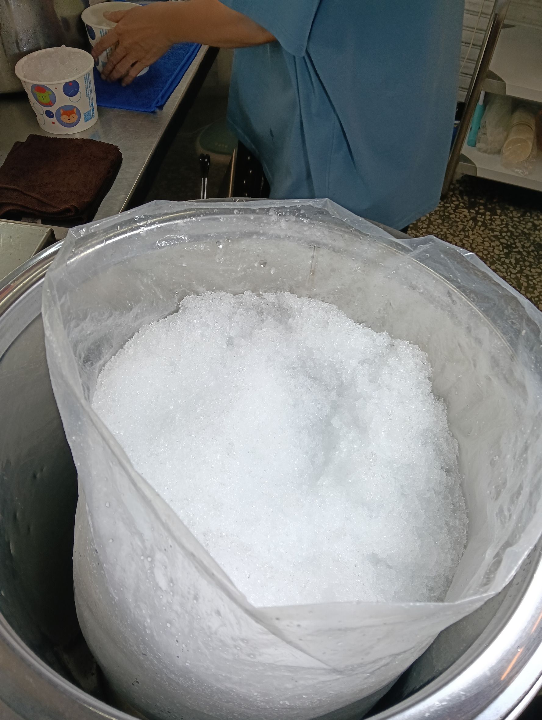 桃園美食, 桃園冰品, 鳳梨冰, 蜜鳳梨, 古早味, 桃園藝文特區, 慈文路美食, 三輪車冰, 手工粉粿, 夏天吃冰, 職人精神, 天然美味, 桃園必吃