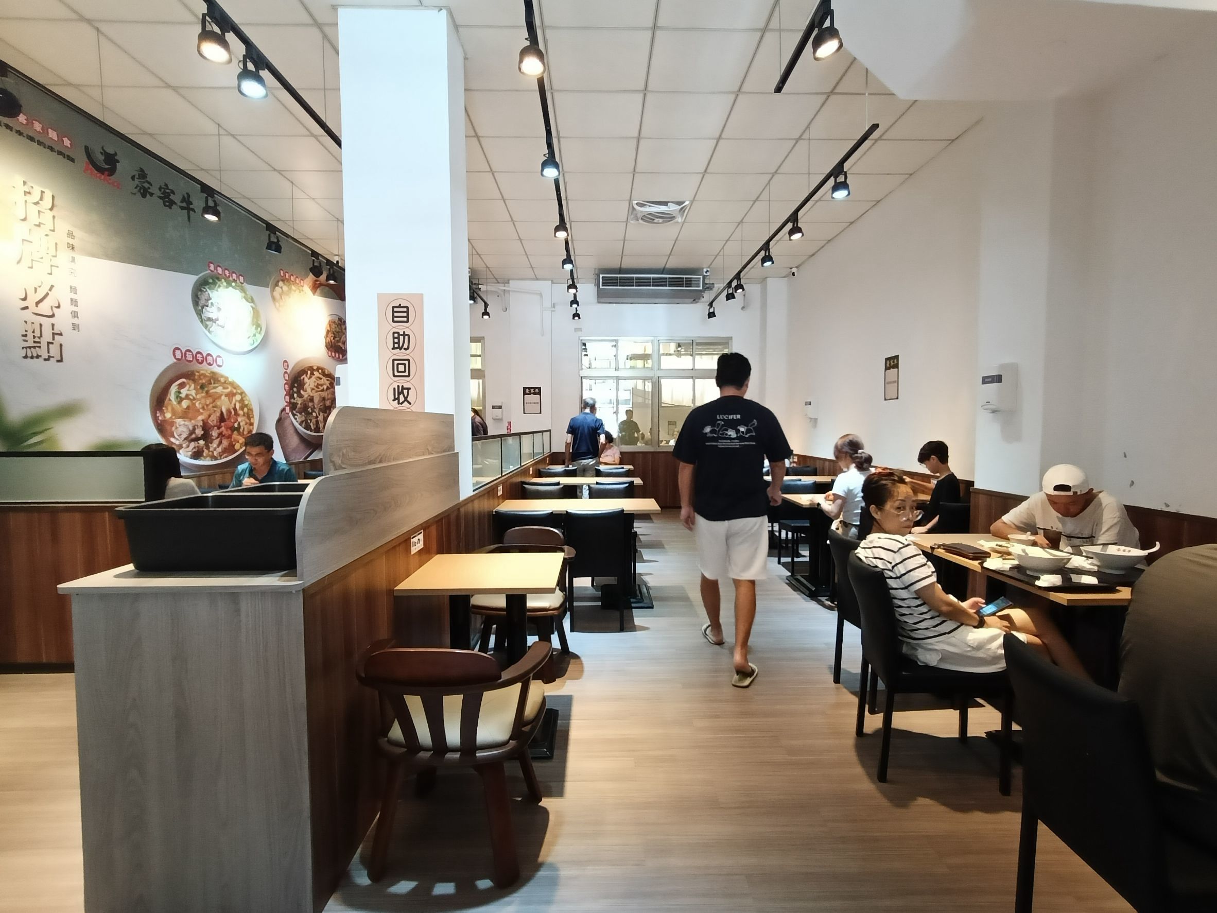 桃園楊梅美食-豪客牛麵食館-一口氣介紹九種湯頭,蒜香牛肉麵獨特又好吃 (邀約) @民宿女王芽月-美食.旅遊.全台趴趴走 @民宿女王芽月-美食.旅遊.全台趴趴走