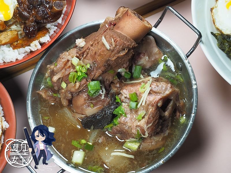 新北湖口美食,老五鹹粥,湖口滷肉飯,新竹美食,老五鹹粥菜單,波霸滷肉飯,客家風味菜尾湯,紅燒豬腳飯,餓鄰骨煲,2026新北旅行
