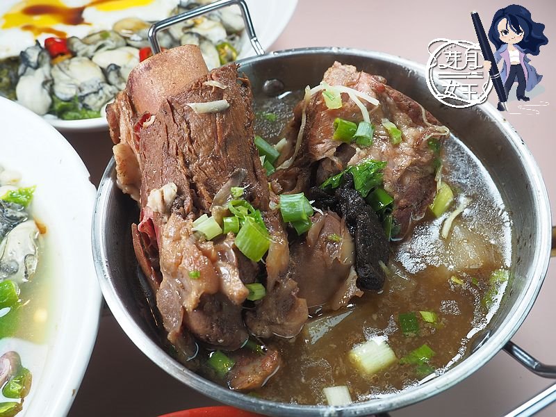 新北湖口美食,老五鹹粥,湖口滷肉飯,新竹美食,老五鹹粥菜單,波霸滷肉飯,客家風味菜尾湯,紅燒豬腳飯,餓鄰骨煲,2026新北旅行